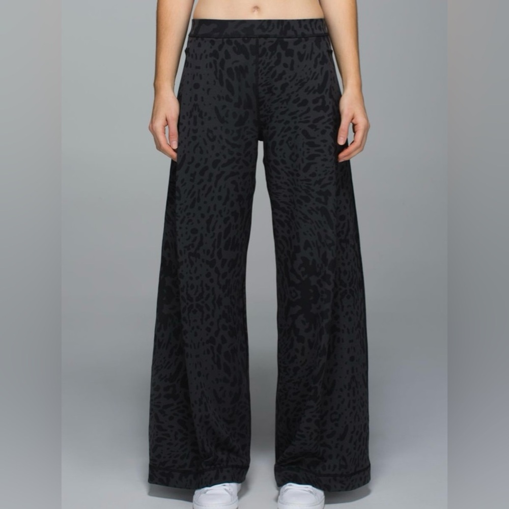 Lululemon | Forward Fold Trouser Pants In Animal Swirl Print Casual Size 4 Gym